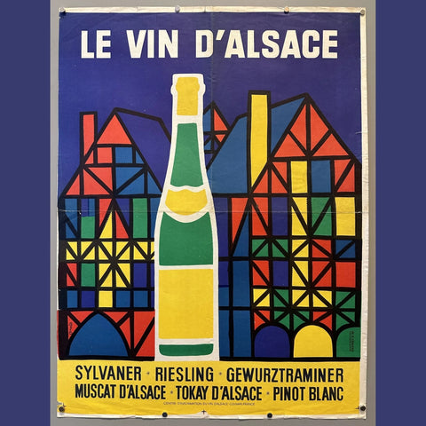 Illustration of an Alsace wine bottle in front of two colourful buildings with the text LE VIN D'ALSACE above 